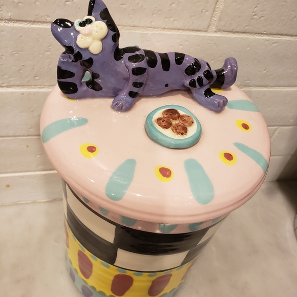 Art Pottery Large Canister With Whimsical Cat Lid signed on base - Picture 14 of 15
